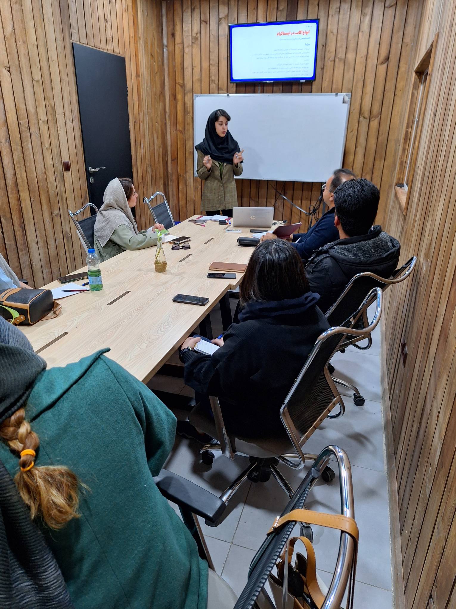 آموزش اینستاگرام در شیراز توسط آموزش دهنده خانم